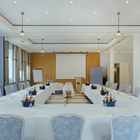 Hotel Schloss Pillnitz 4*